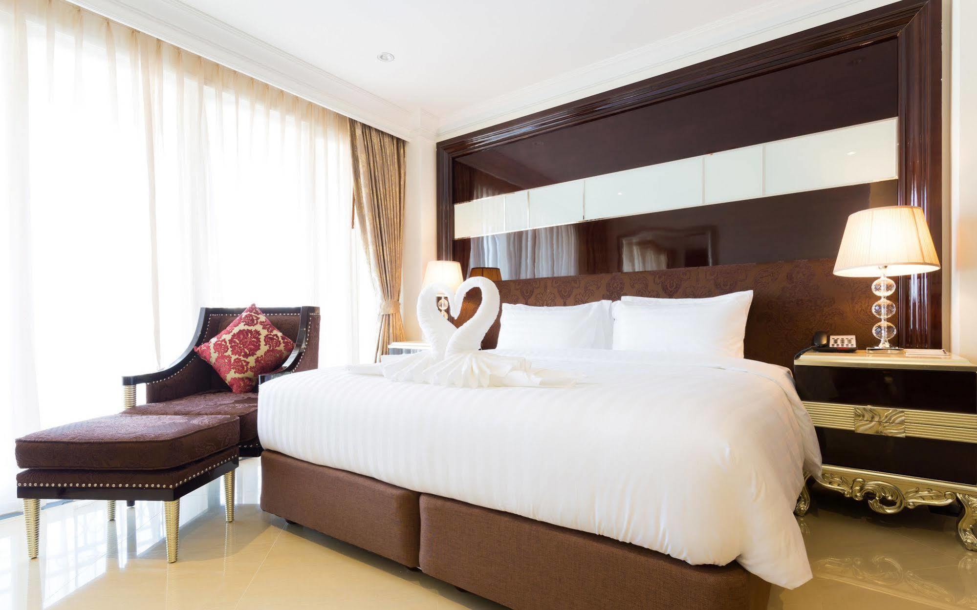 Lk President Hotel Pattaya Exterior photo