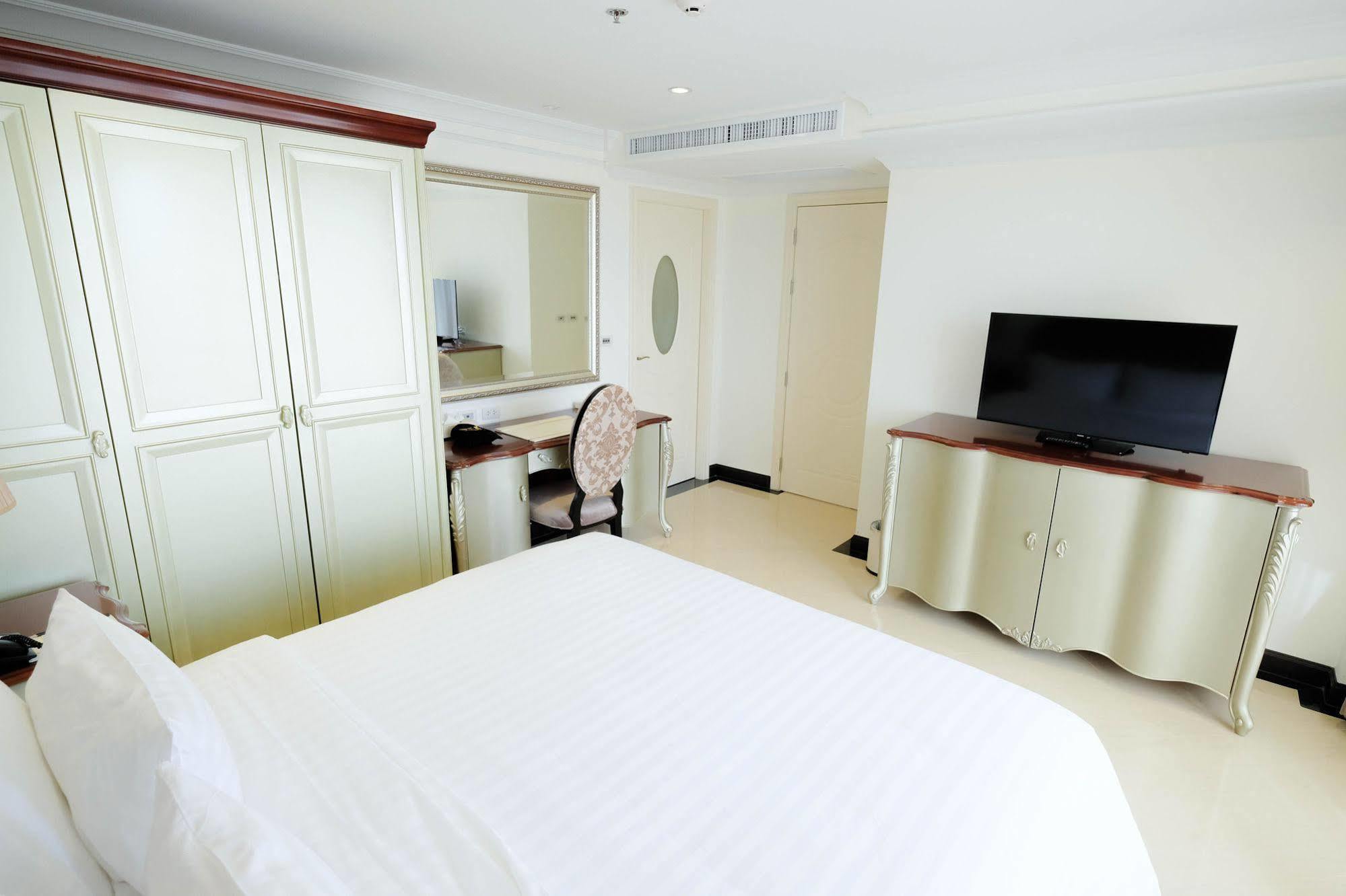 Lk President Hotel Pattaya Exterior photo